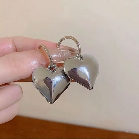 🩶 NEW silver puffy heart dangle hoop earrings 🩶 - Picture 3 of 6